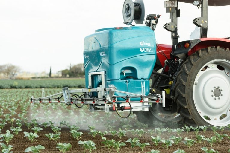 FieldLink-3pl-linkage-sprayer-action-shot